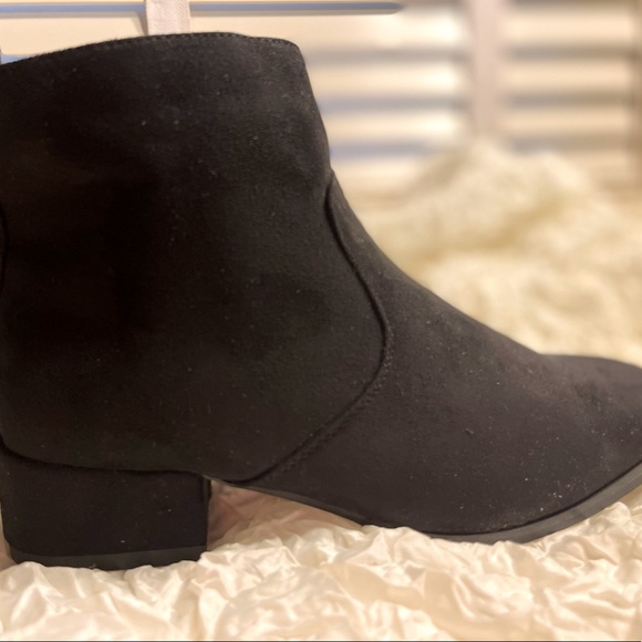 Black synthetic suede Western style ankle boots. NWT Size 39 - Picture 3 of 9